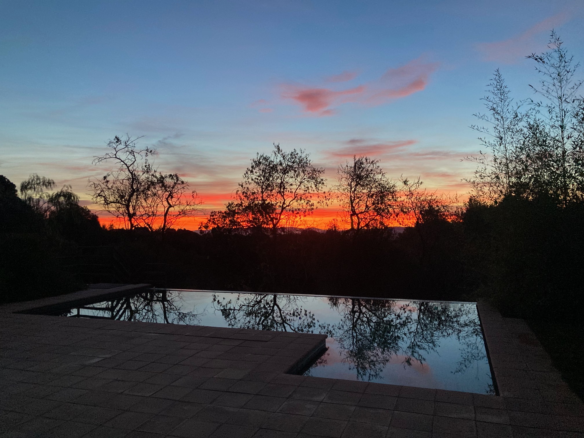 Pool bei Sonnenaufgang